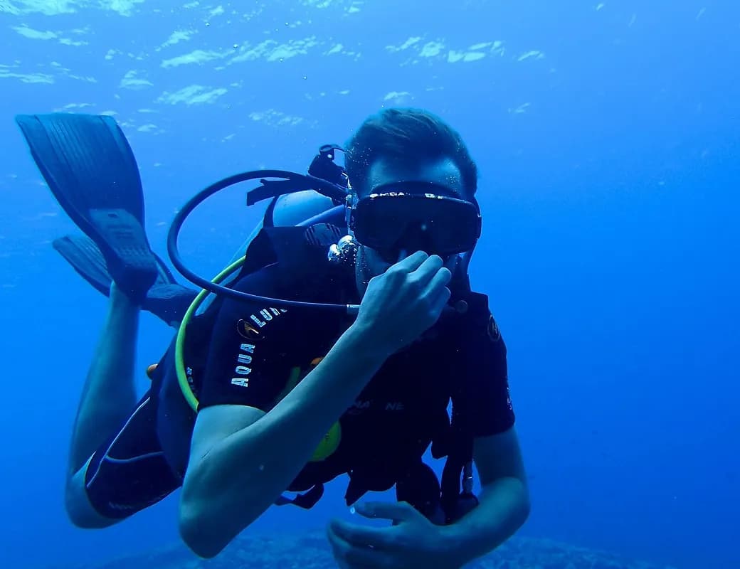 Iste autem et qui te