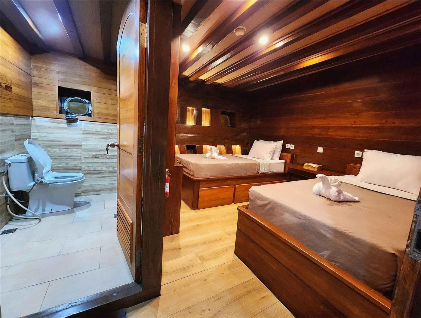 Lower deck Twin cabin